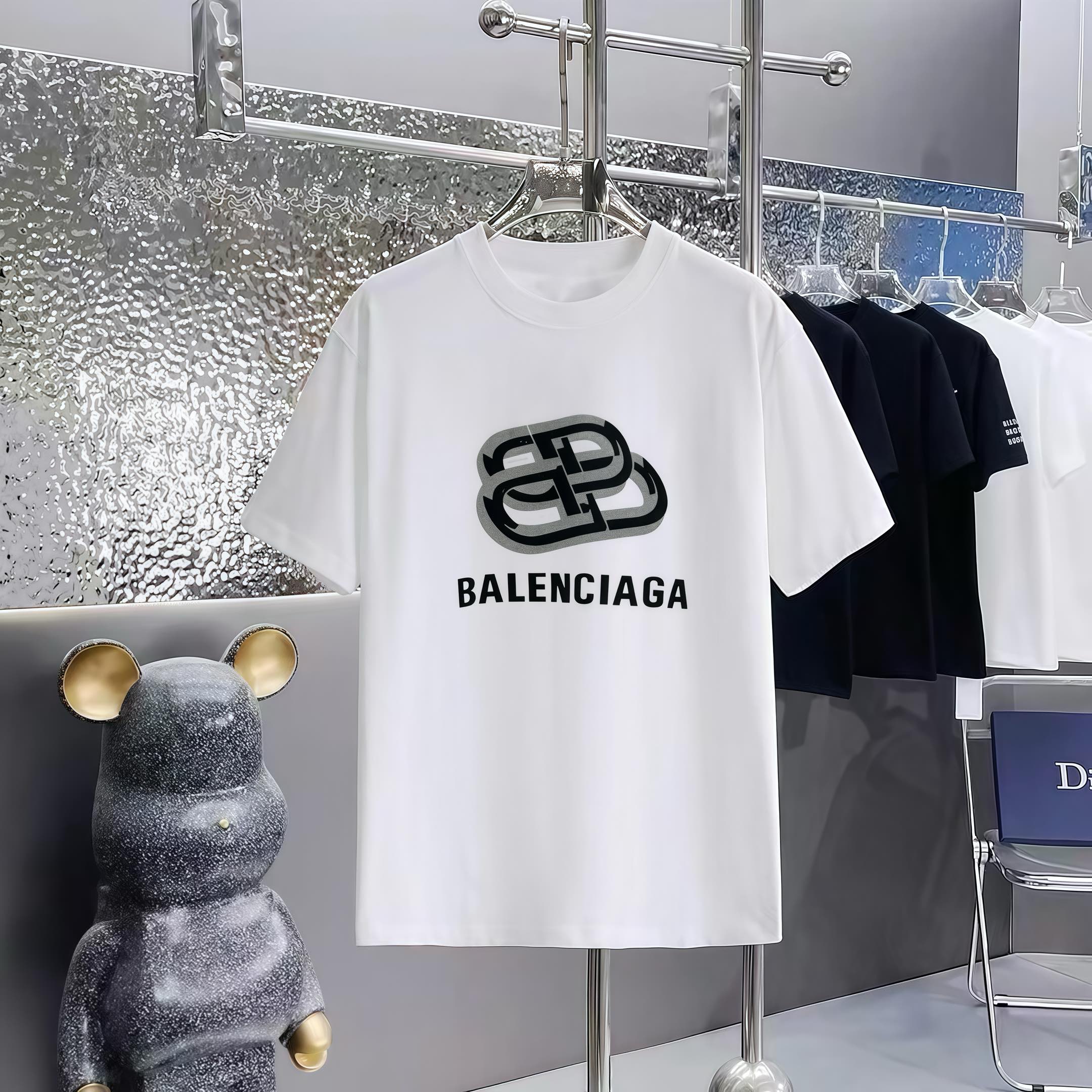 バレンシアガ「Balenciaga」 グラフィックプリントクルーネックTシャツ