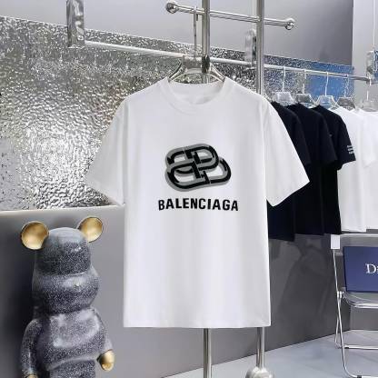 バレンシアガ「Balenciaga」 グラフィックプリントクルーネックTシャツ