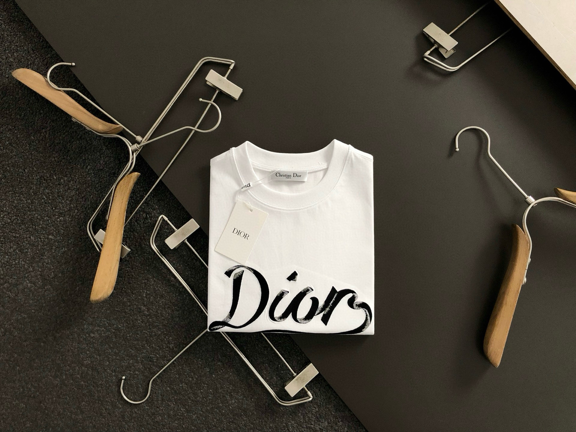 ディオール「Dior」25SS プレミアム エンブロイダリー ロゴTシャツ
