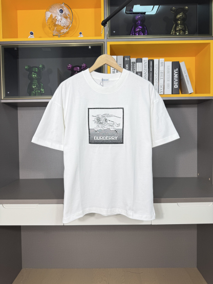 バーバリー「Burberry」インクウォッシュ エンブロイダリー ホース Tシャツ