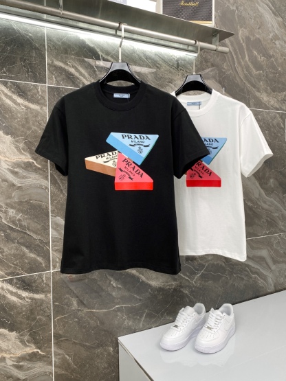 プラダ「Prada」2025SS メンズ トライアングルロゴ クルーネックTシャツ