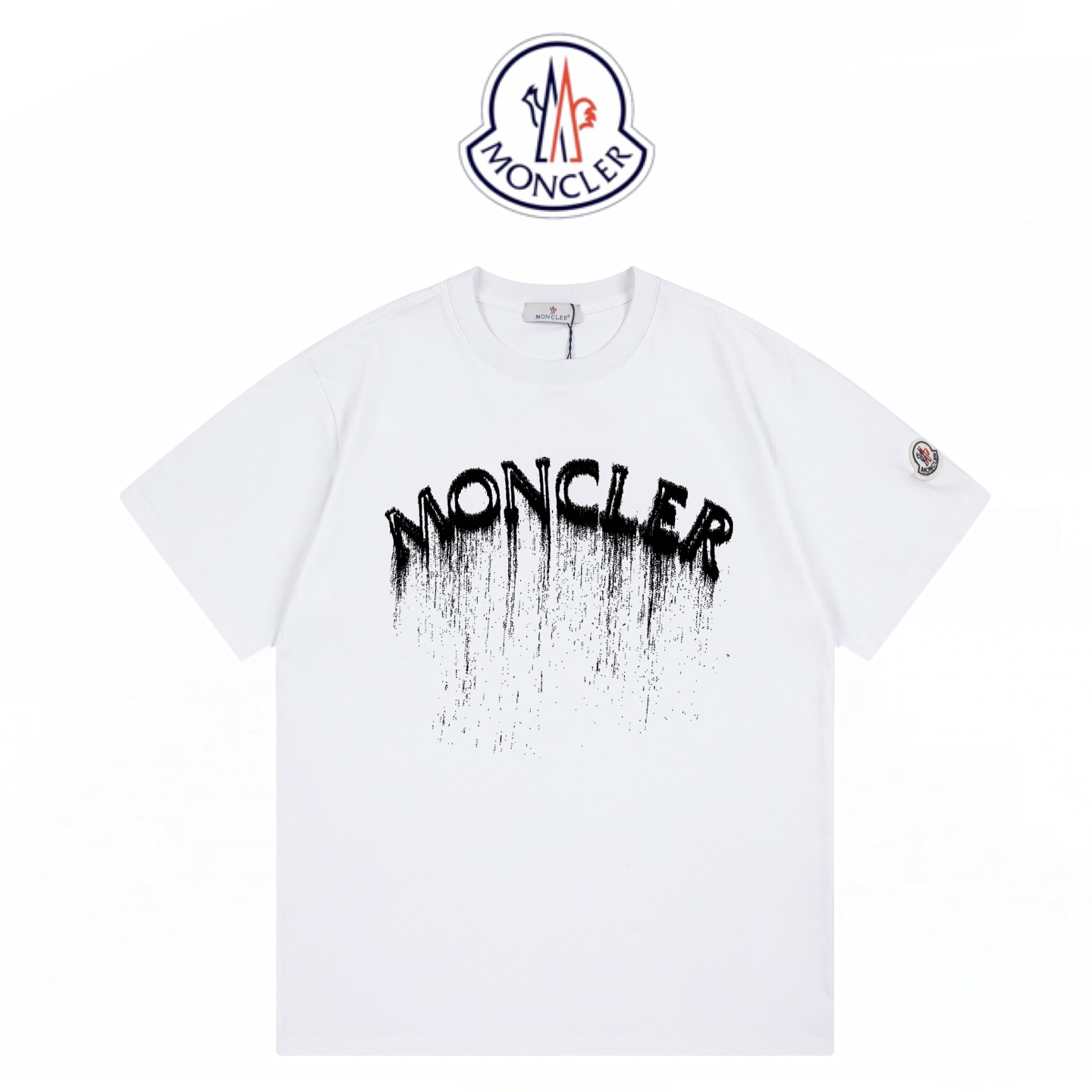 モンクレール モンクレール スプレーロゴ カスタムバッジ ユニセックスTシャツ ‌-ISETAN PRESTIGE CURATED