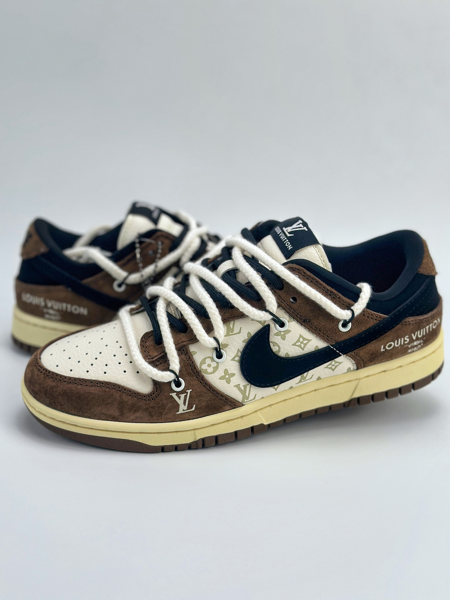 「コラボモデル」Louis Vuitton x Nike Air Force 1 Low スニーカー