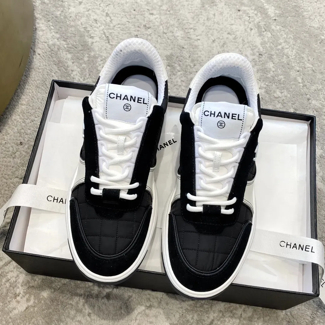 シャネル「Chanel」23C スエード パンダスニーカー カジュアルシューズ