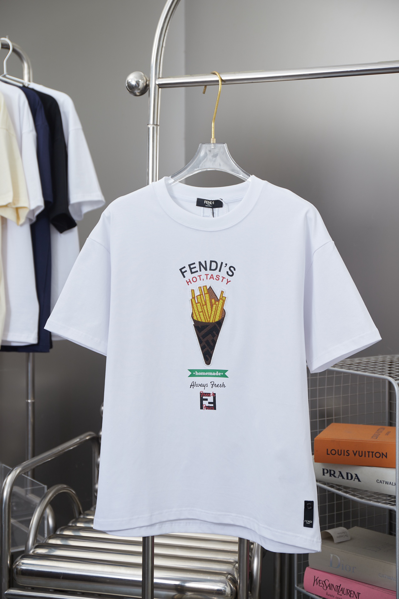 フェンディ「Fendi」2025SS 春夏新作 ラウンドネック ファッショナブルTシャツ