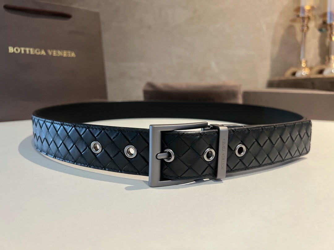 ボッテガ ヴェネタ「Bottega Veneta」ラージ イントレッチオ エンボス ベルト100CM