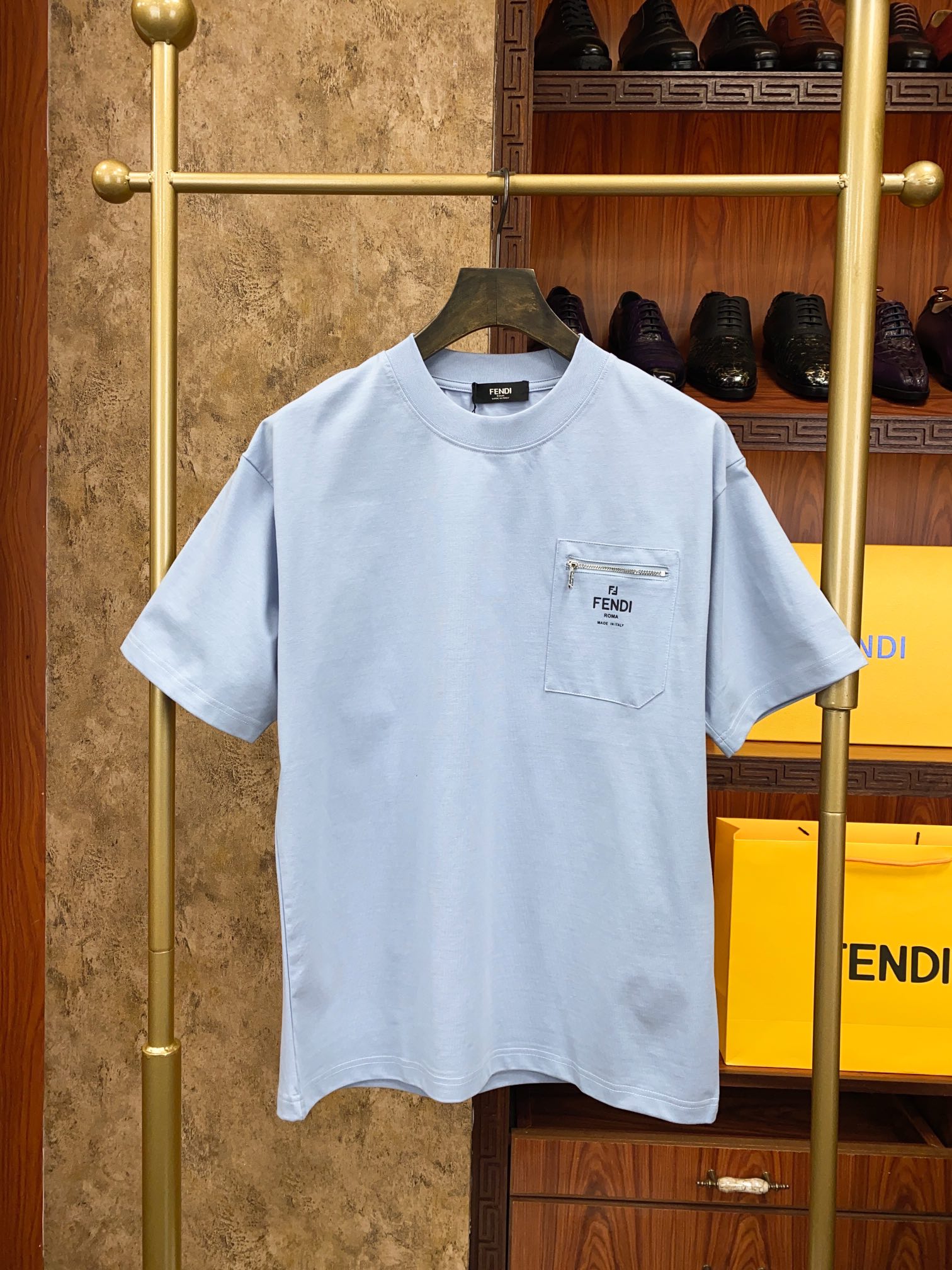 フェンディ「Fendi」FF エンボス刺繍ロゴ ショートスリーブTシャツ