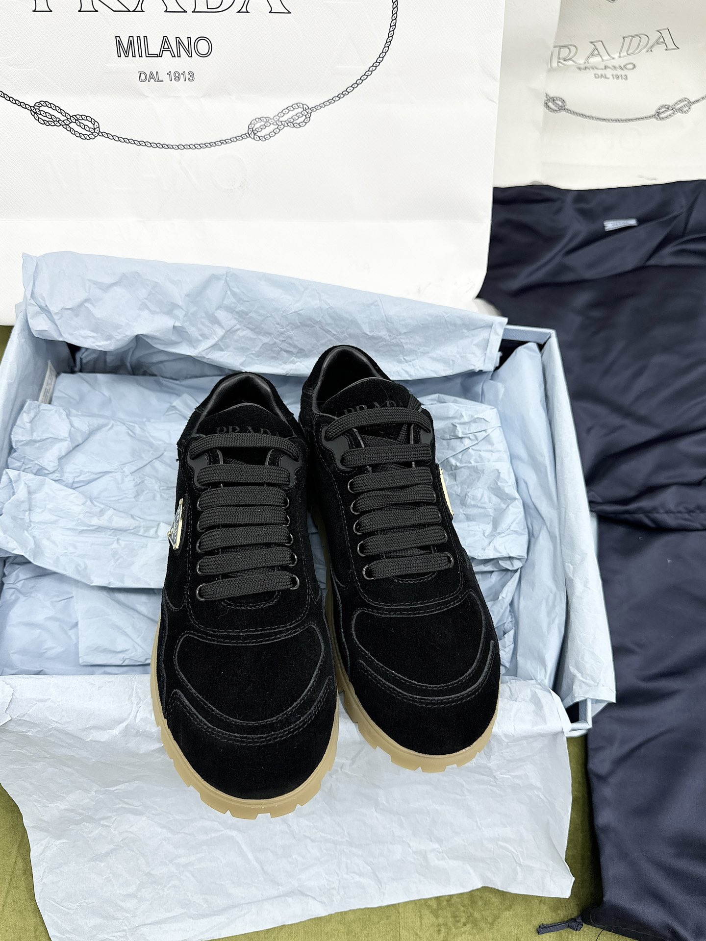 プラダ［Prada］ America's Cup キャンバススニーカー（ユニセックス）