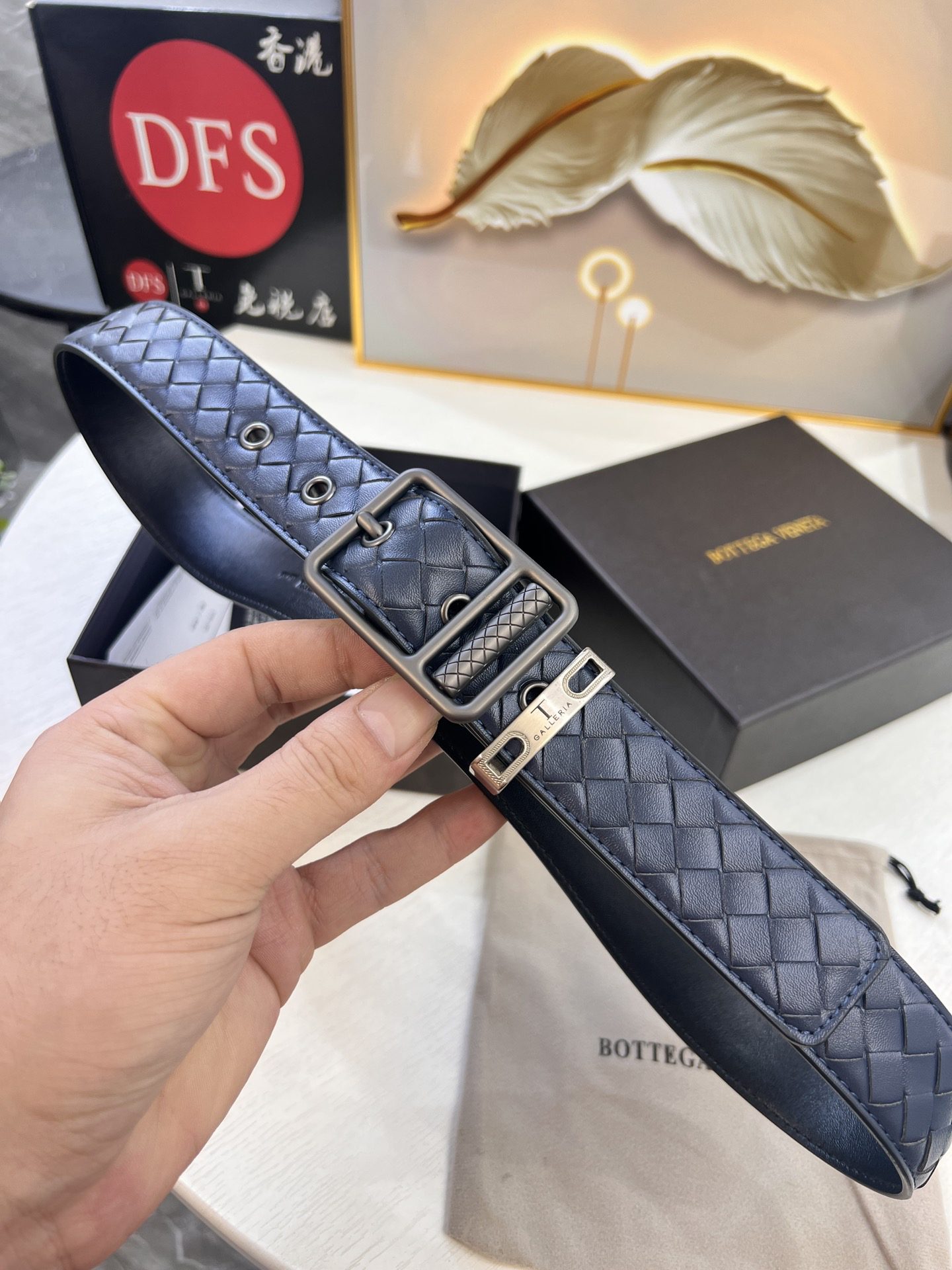 ボッテガ ヴェネタ「Bottega Veneta」イントレッチオ レザー ベルト100CM