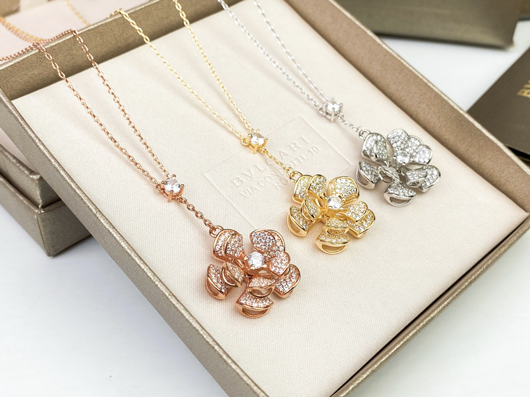 ブルガリ「Bvlgari」 DIVAS’ DREAM 回転式フルダイヤモンドフラワーネックレス41-43cm