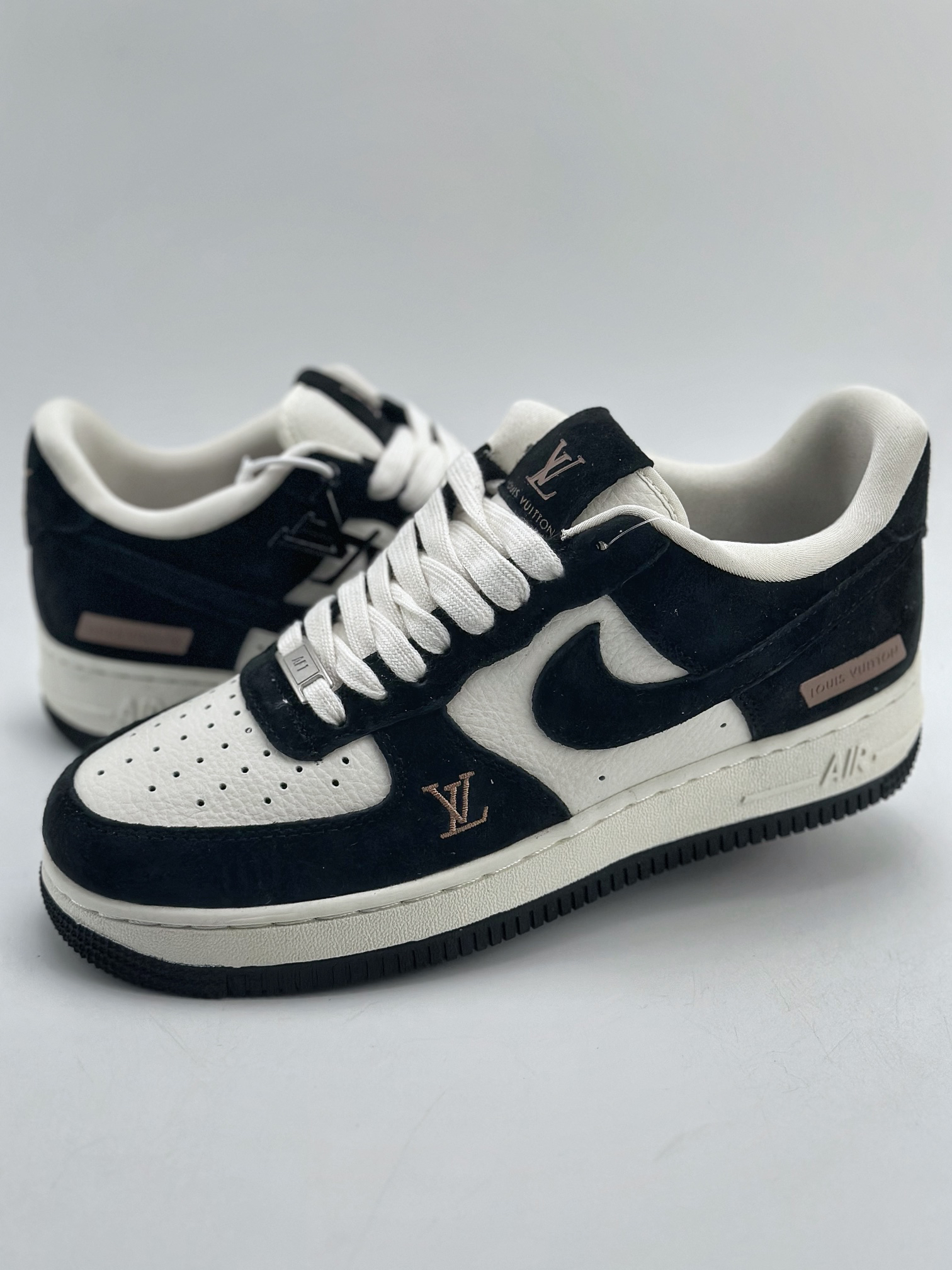 「コラボモデル」Louis Vuitton x Nike Air Force 1 Low スニーカー