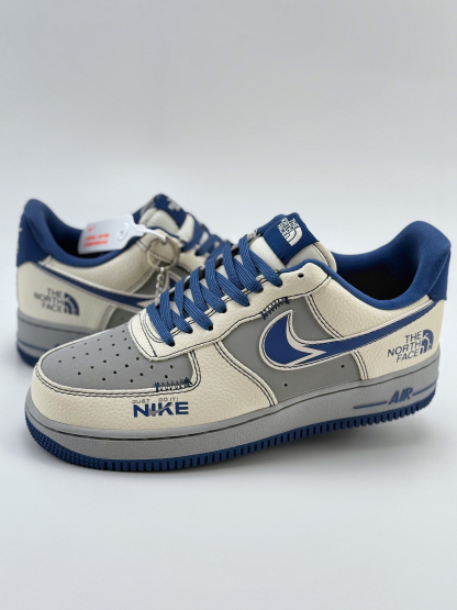 「コラボモデル」The North Face x Nikeスニーカー