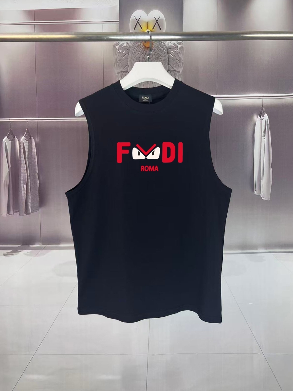 フェンディ「Fendi」2025 SUMMER DEMON EYES MONSTER ロゴプリント ノースリーブTシャツ