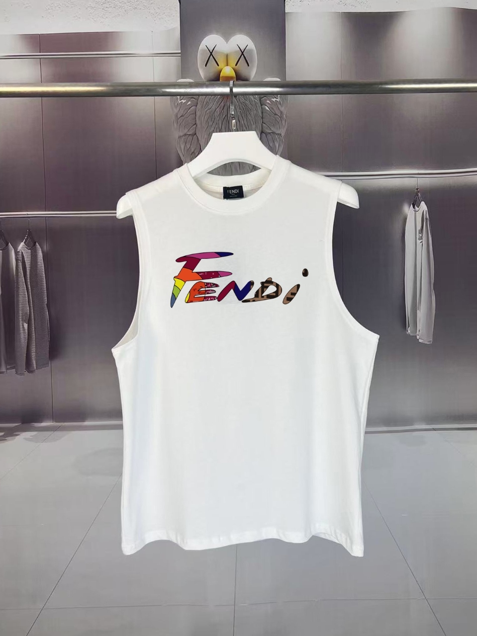 フェンディ「Fendi」2025 SUMMER DEMON EYES MONSTER ロゴプリント ノースリーブTシャツ