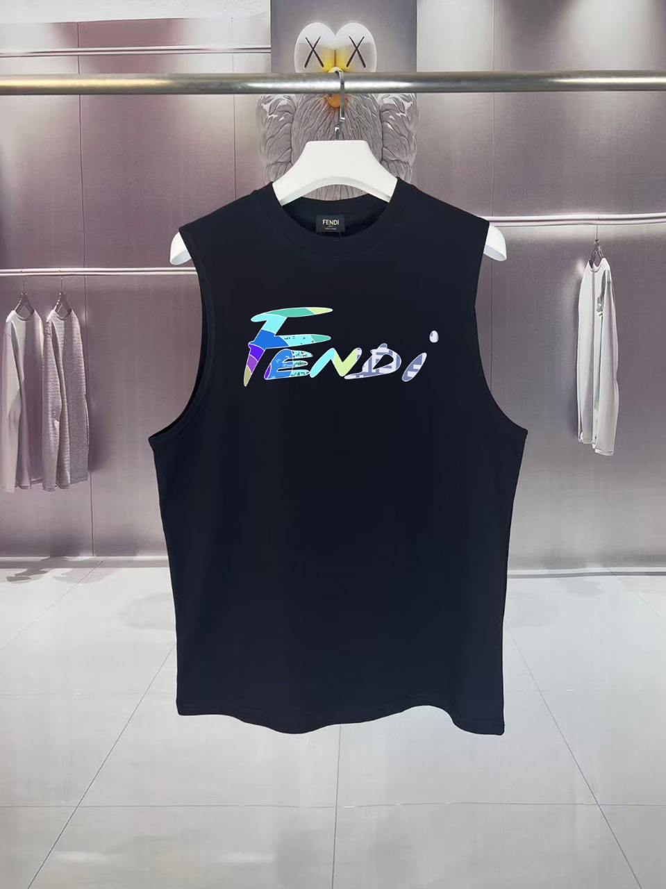 フェンディ「Fendi」2025 SUMMER DEMON EYES MONSTER ロゴプリント ノースリーブTシャツ
