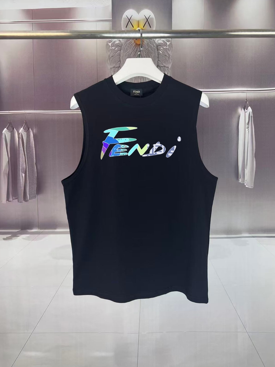 フェンディ「Fendi」2025 SUMMER DEMON EYES MONSTER ロゴプリント ノースリーブTシャツ