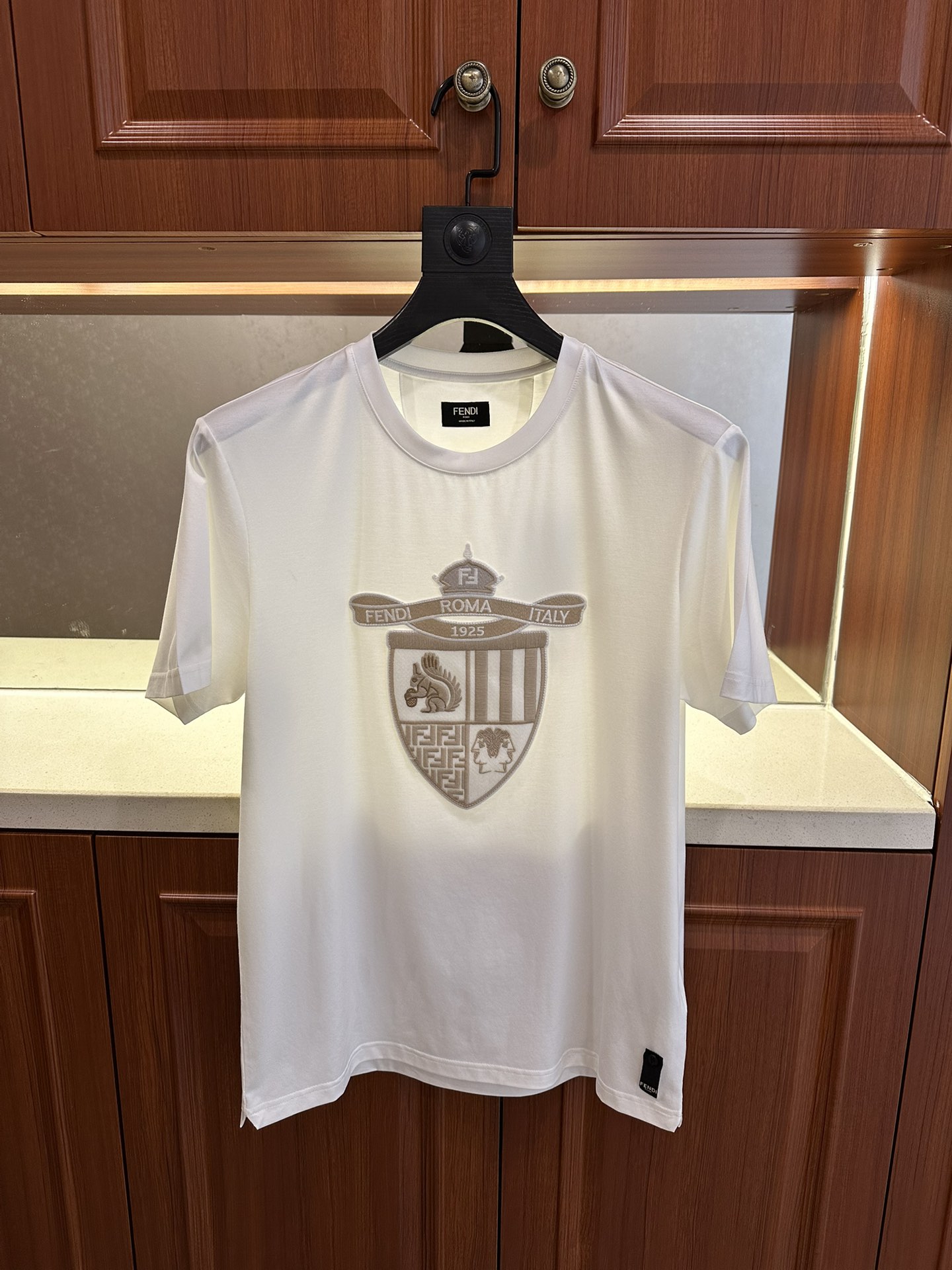 フェンディ「Fendi」2025 SS コレクション シンクロ新作 ラウンドネックTシャツ