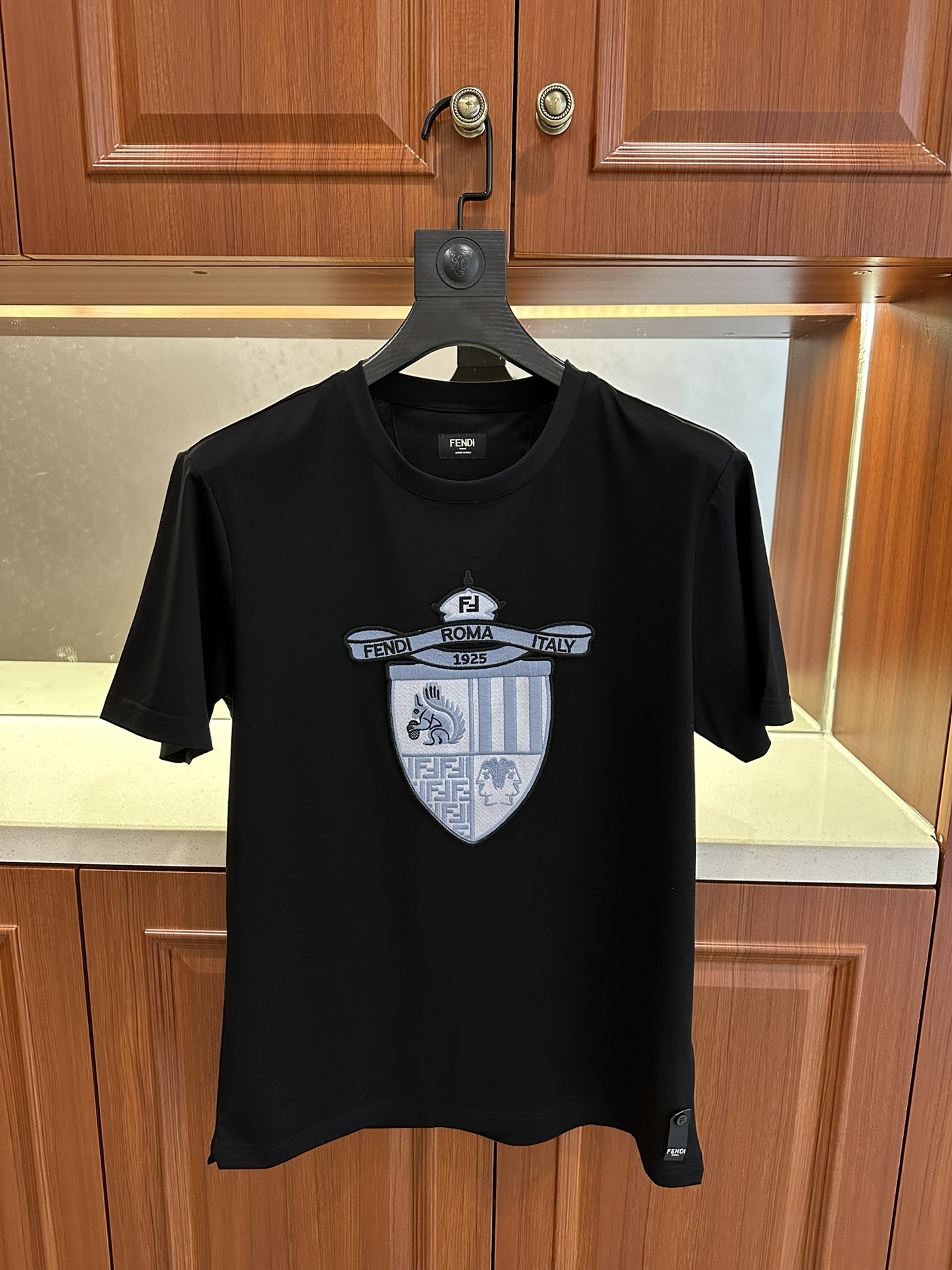 フェンディ「Fendi」2025 SS コレクション シンクロ新作 ラウンドネックTシャツ