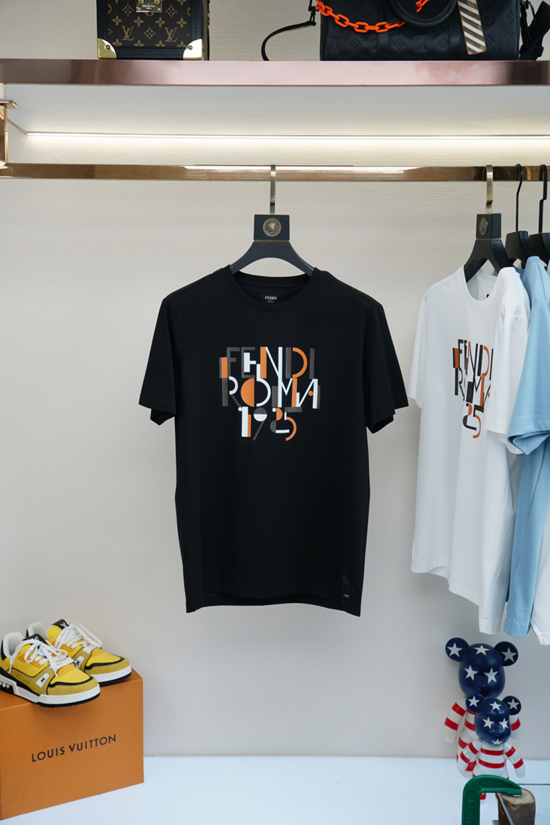 フェンディ「Fendi」2025SS フロントプレート レターロゴ プリント ショートスリーブTシャツ