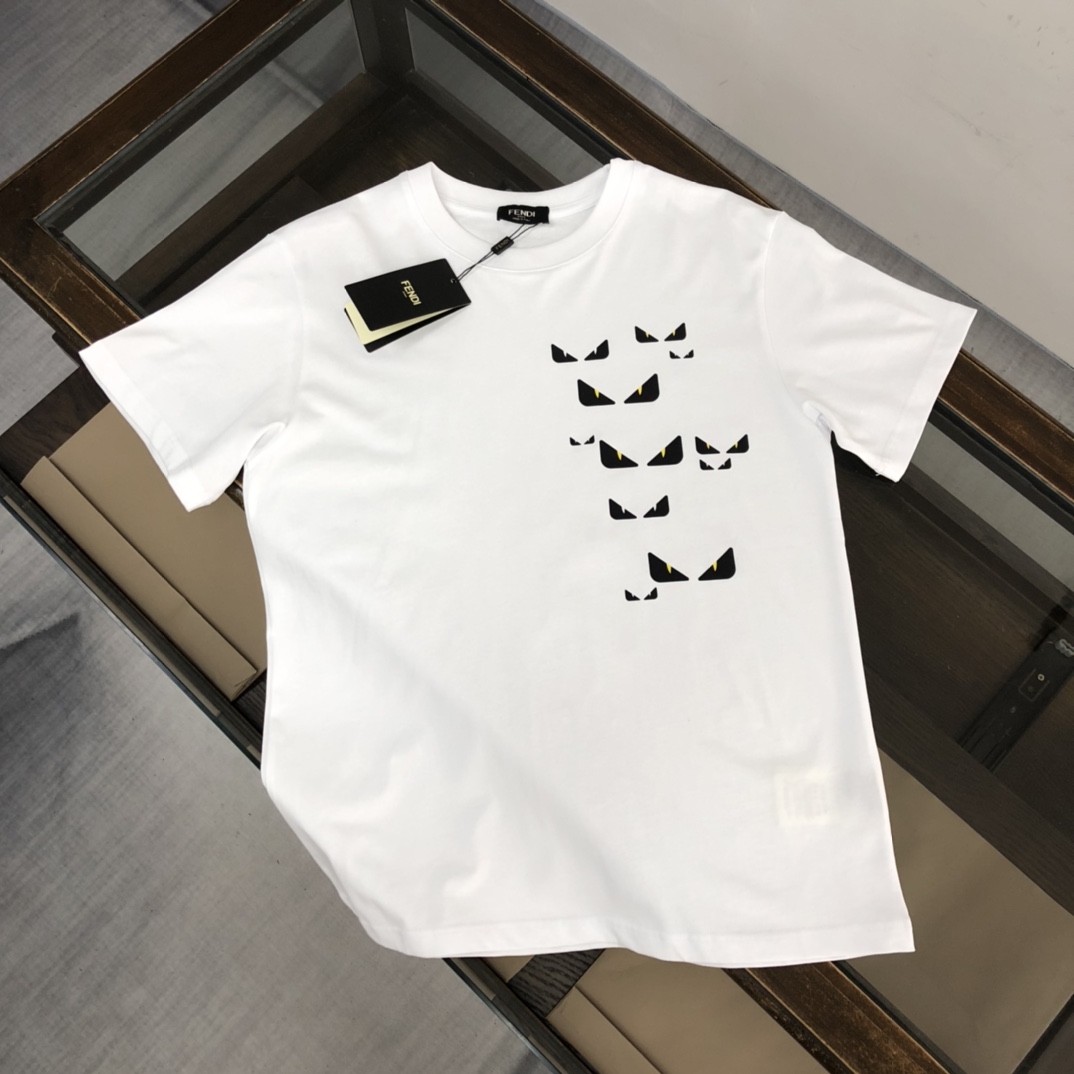フェンディ Fendi 25SS マスターコレクション グラフィックプリント ラウンドネック ショートスリーブTシャツ-ISETAN PRESTIGE CURATED