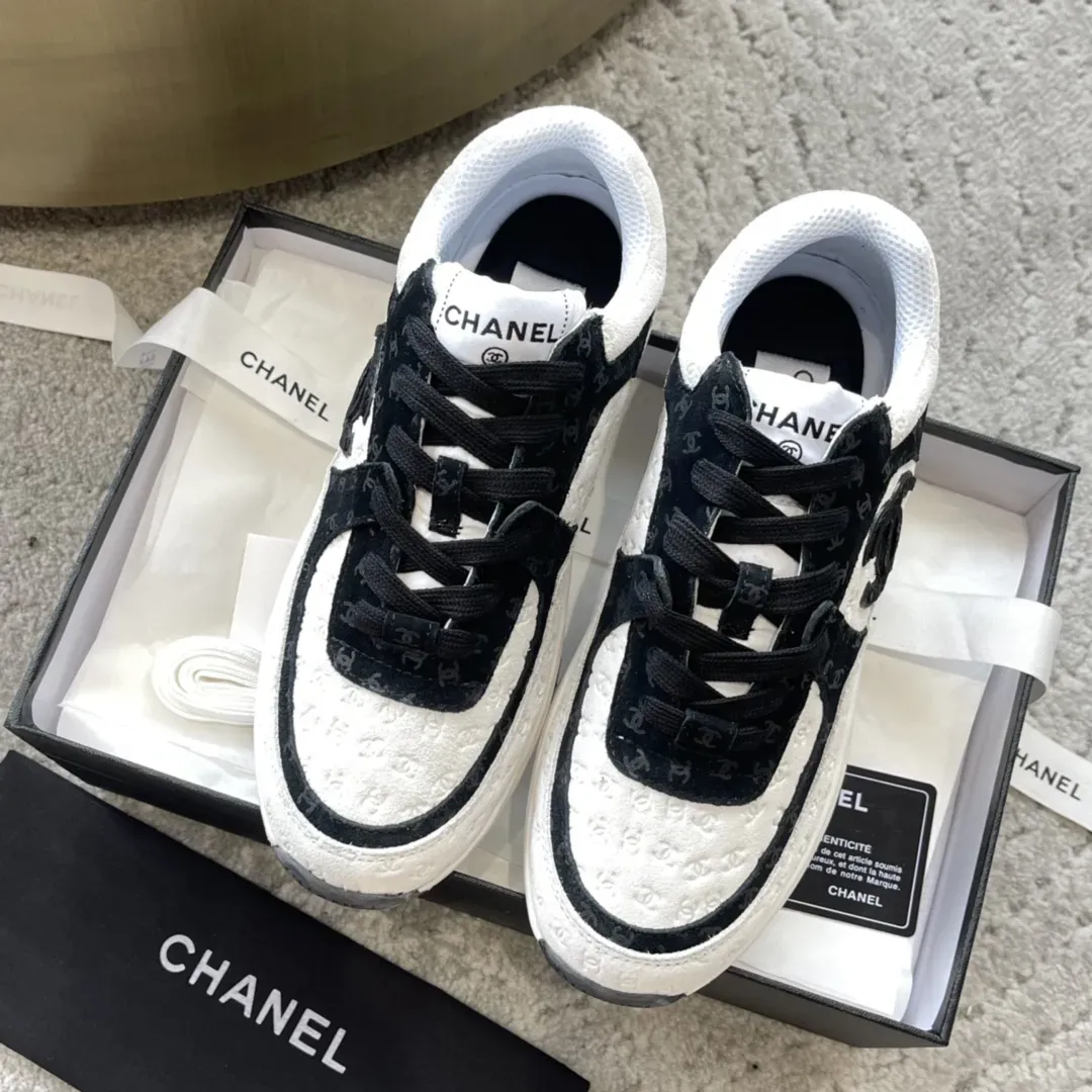 シャネル「Chanel」23C スエード パンダスニーカー カジュアルシューズ