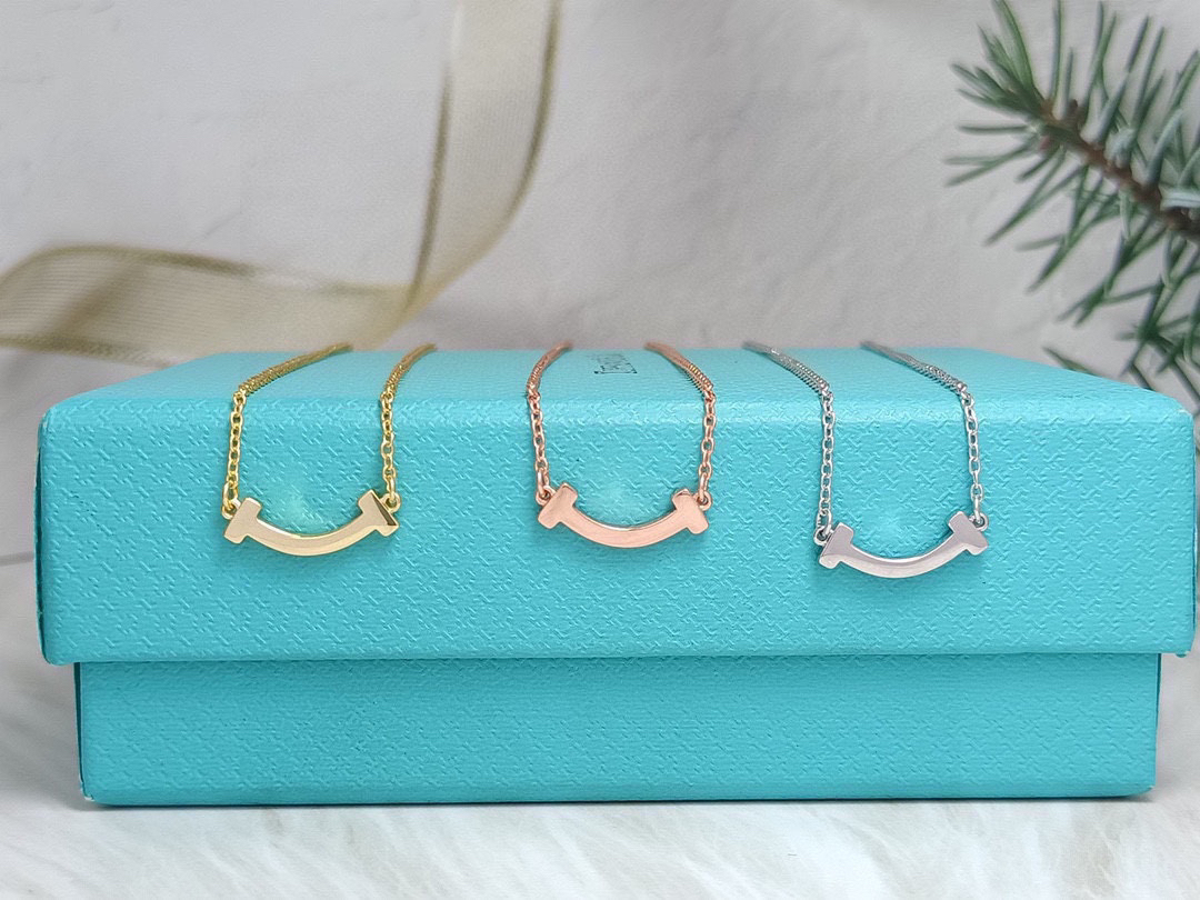 ティファニー「Tiffany & Co.」. Tシリーズ ミニスマイル ノーダイヤモンドネックレス40.6-45.7CM