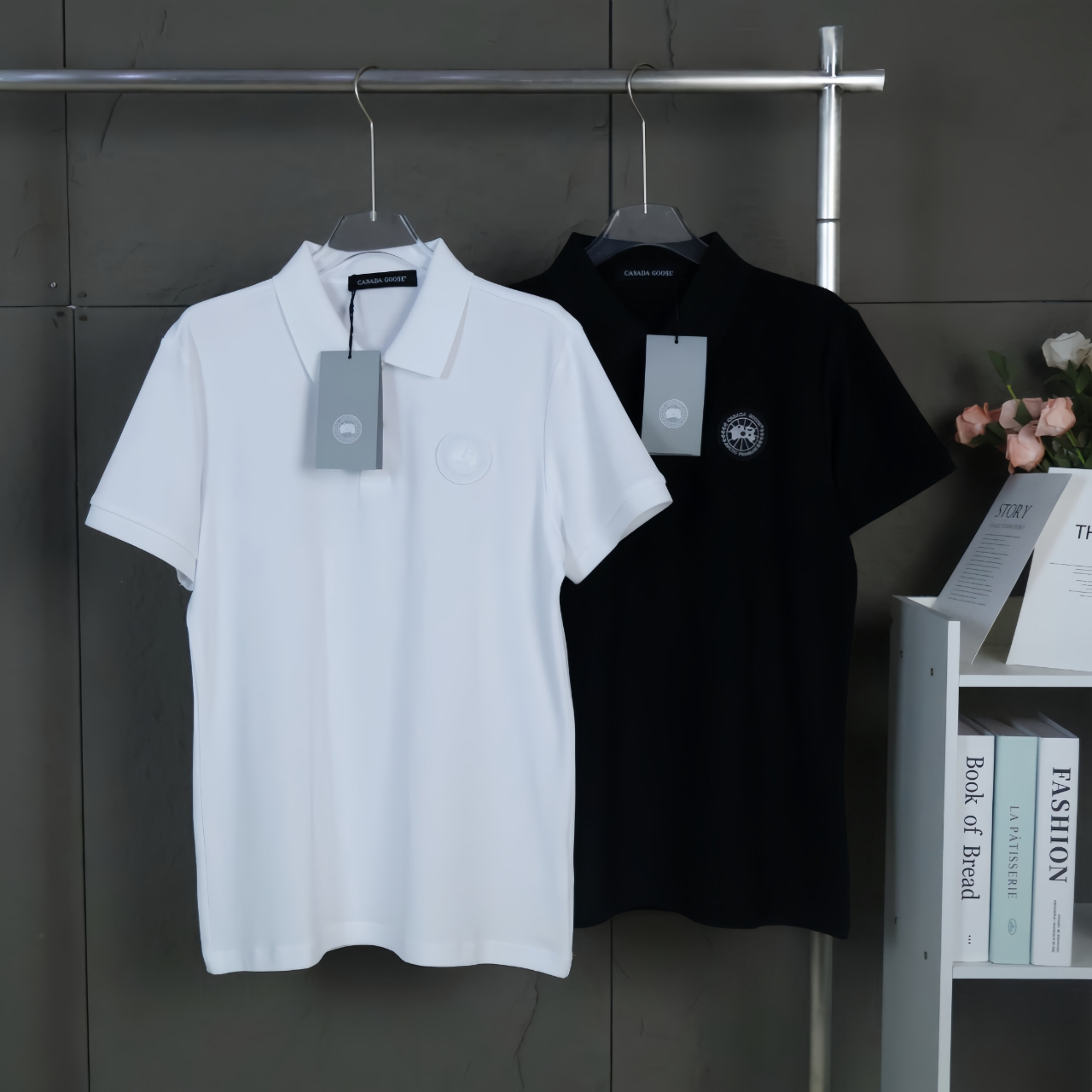 カナダグース「Canada Goose」Beley メンズ ブラック＆ホワイトロゴ ショートスリーブTシャツ