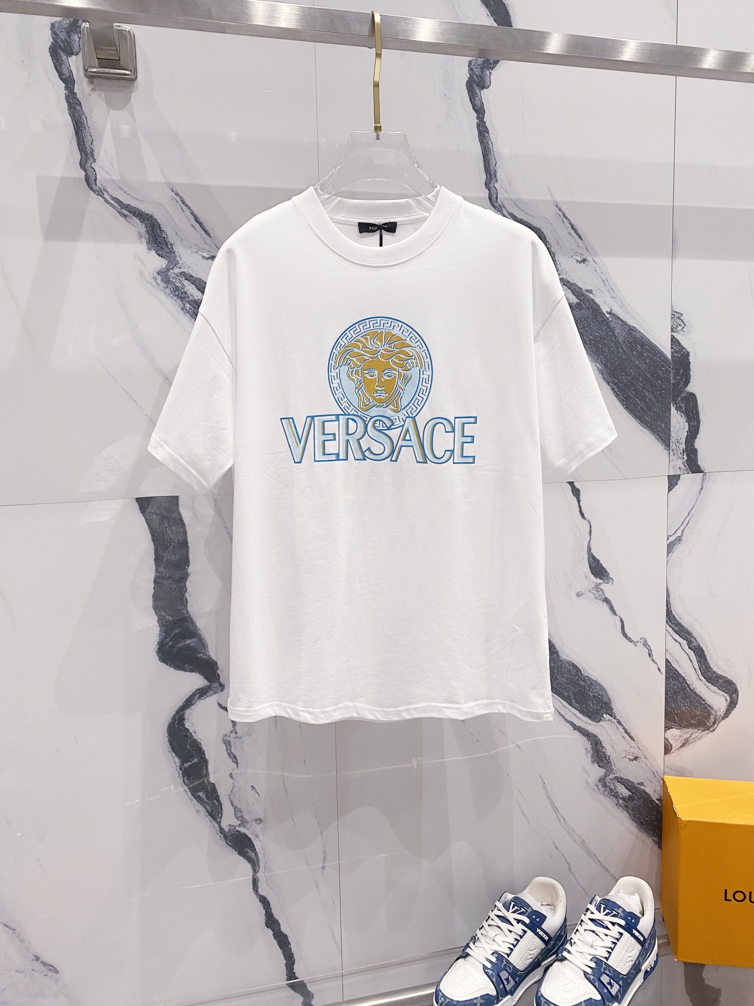 ヴェルサーチ「Versace」クルーネックTシャツ サーキュラーメドゥーサロゴプリント
