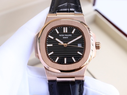 パテック・フィリップ「Patek Philippe」ノーチラス アニュアルカレンダー クロノグラフ メンズウォッチ40.5mm