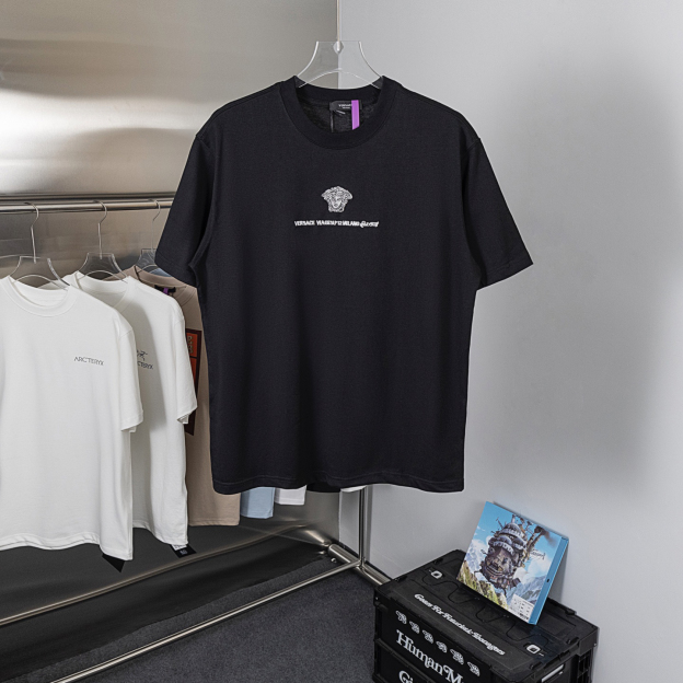 ヴェルサーチ「Versace」メドゥーサ エンブロイダリー ルーズフィットTシャツ