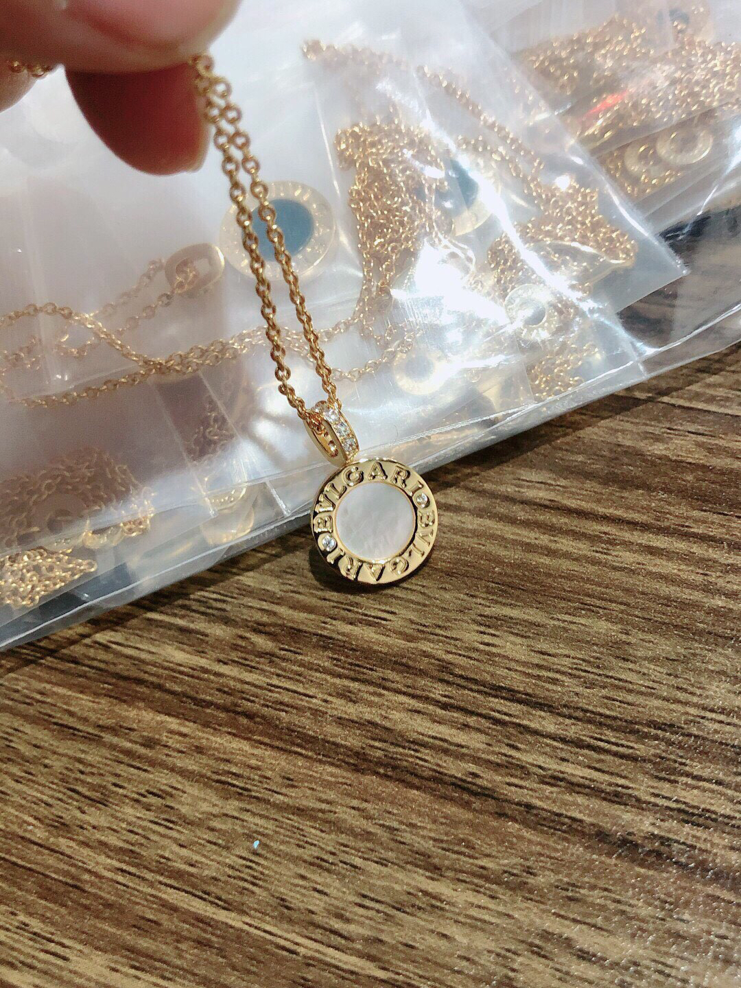 ブルガリ「Bvlgari」まどか餅白貝両面ネックレス40-45cm