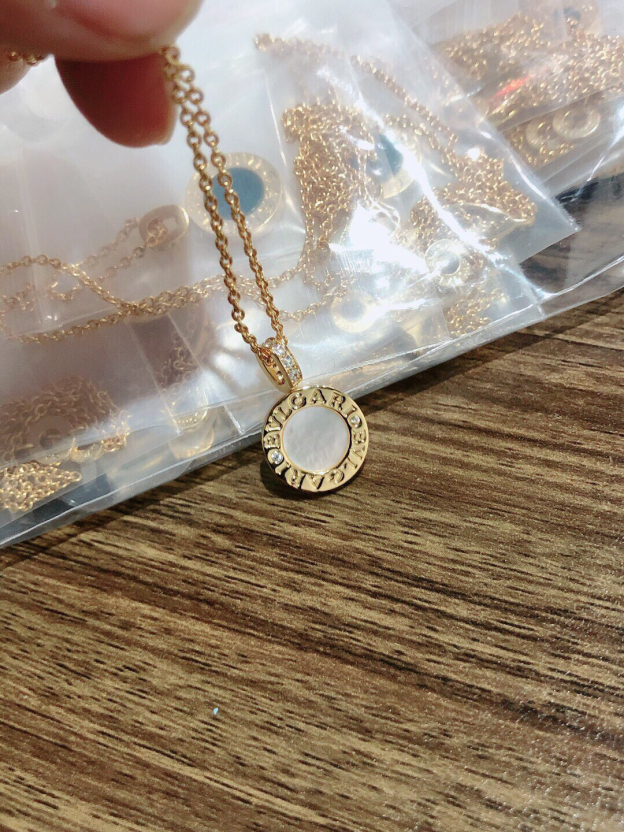 ブルガリ「Bvlgari」まどか餅白貝両面ネックレス40-45cm