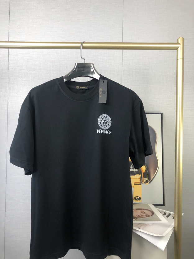 ヴェルサーチ「Versace」ユニセックス プリントTシャツ