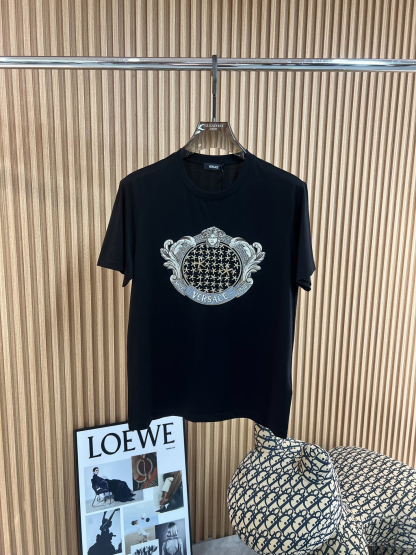 ヴェルサーチ「Versace」2025SS プレミアム刺繍Tシャツ