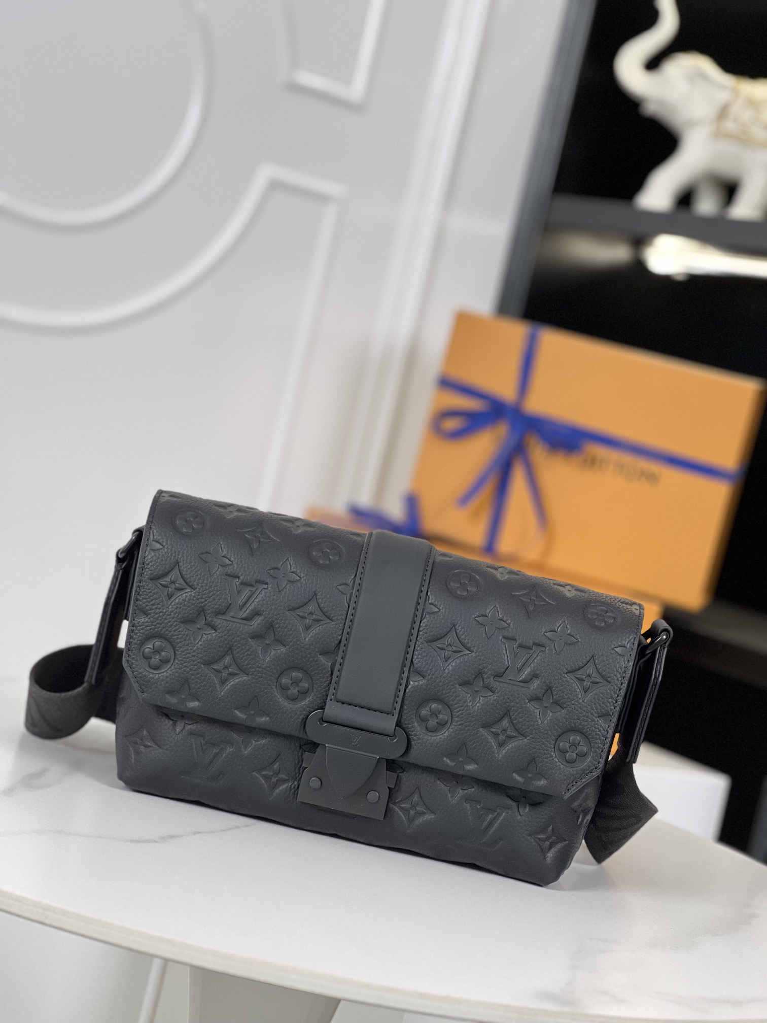 ルイ・ヴィトン「Louis Vuitton」スタイリッシュ メッセンジャーバッグ
