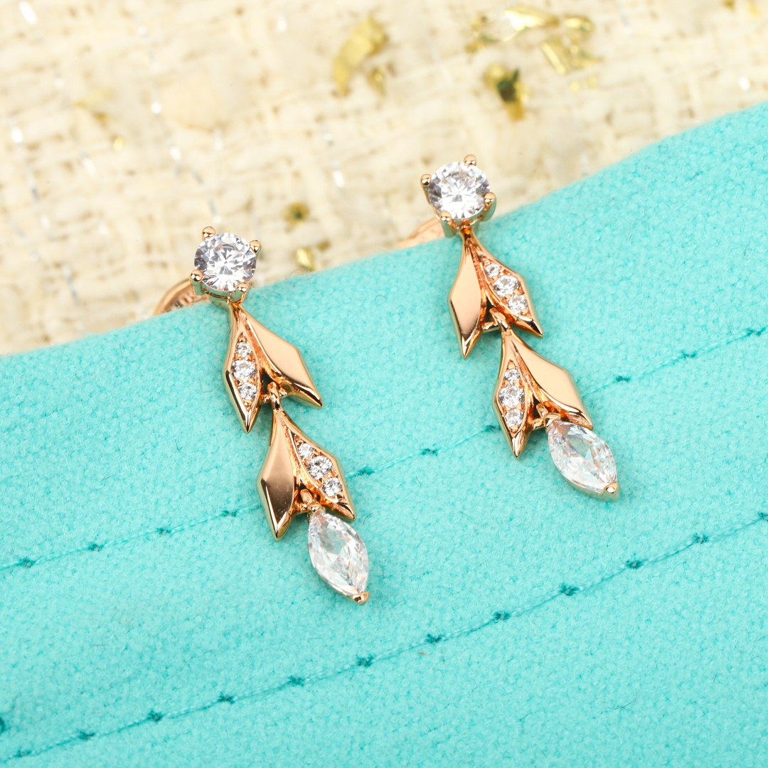 ティファニー「Tiffany & Co.」  Victoria™ シリーズ ショートツインイヤリング