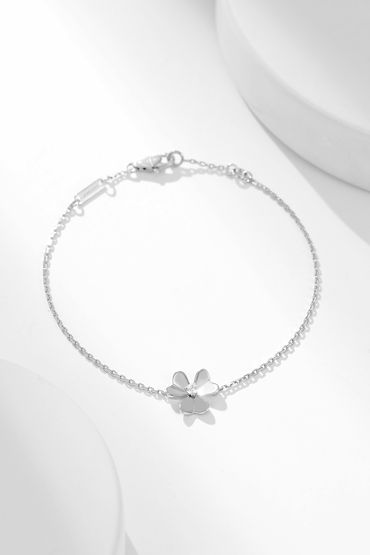 ヴァン クリーフ＆アーペル「Van Cleef & Arpels」 Frivole 3-Flower 18Kホワイトゴールド ダイヤモンド ブレスレット12mm