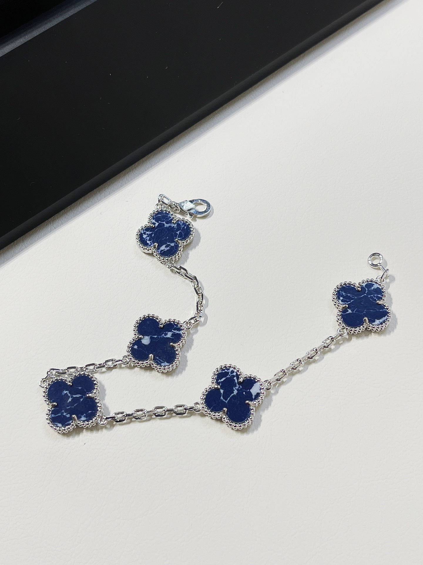 ヴァン クリーフ＆アーペル「Van Cleef & Arpels」 Alhambra 18Kホワイトゴールド ピーターストーン 5フラワー ブレスレット16-18cm