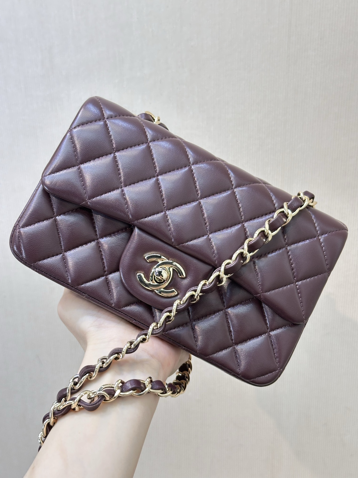 シャネル「Chanel」クラシックフラップ キャビアレザー ショルダーバッグ