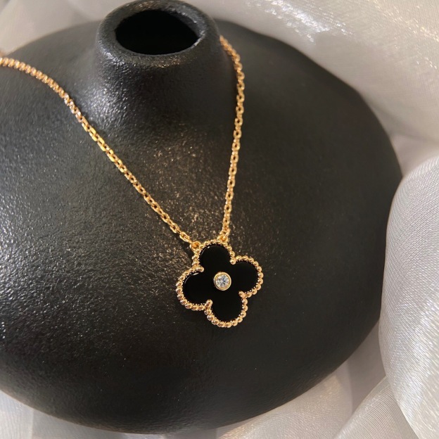 ヴァン クリーフ＆アーペル「Van Cleef & Arpels」Alhambra ダイヤモンド 四つ葉 ペンダント38～42cm