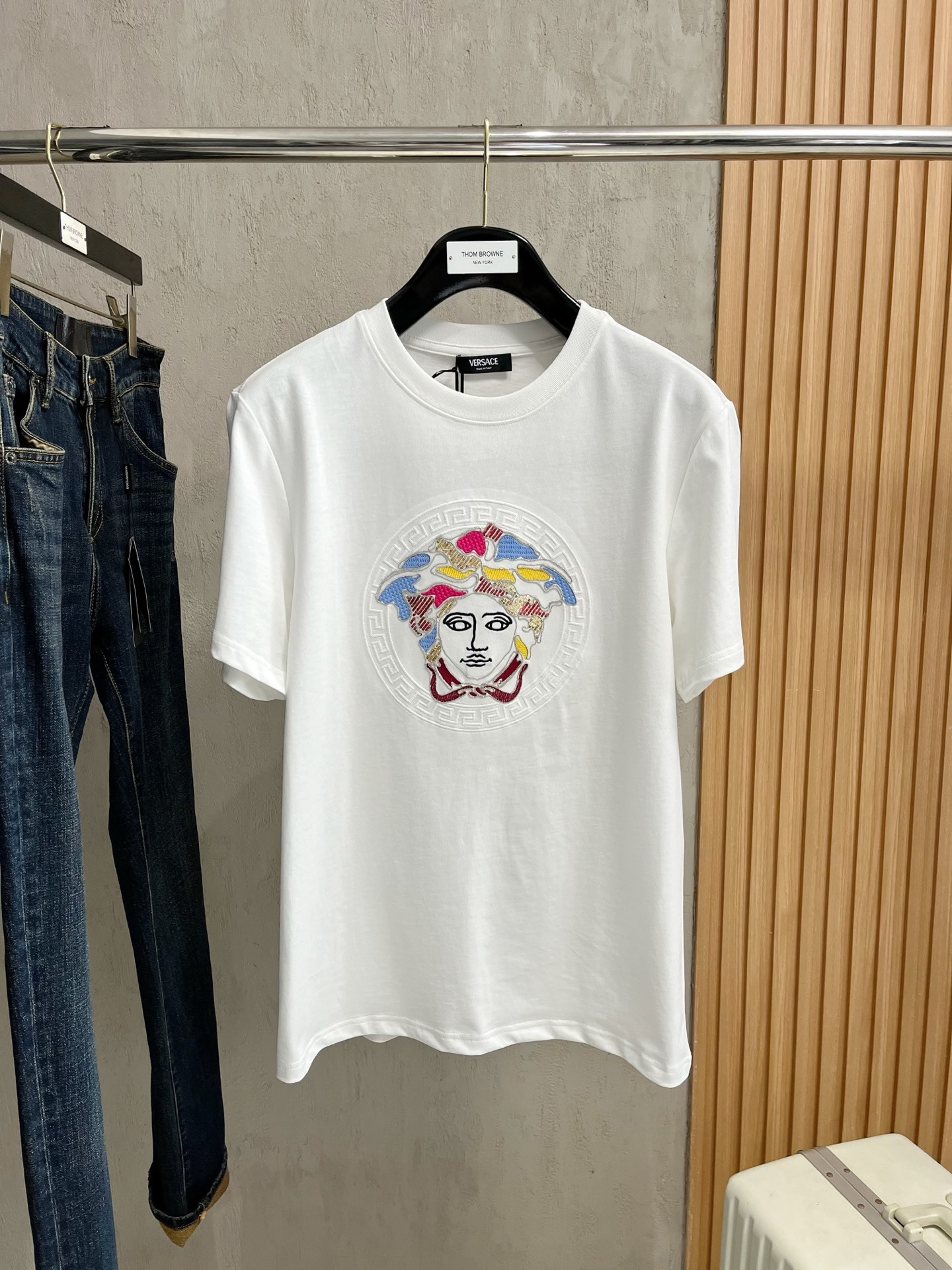 ヴェルサーチ「Versace」 2025SS プレミアムロゴTシャツ