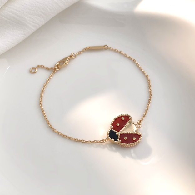 ヴァン クリーフ＆アーペル「Van Cleef & Arpels」 Lucky Spring® Coccinelle シングルチャーム ブレスレット18.5cm