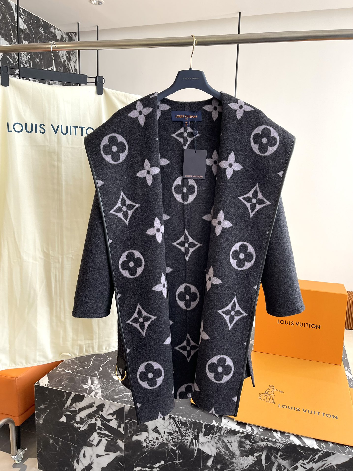 ルイ・ヴィトン「Louis Vuitton」秋冬 レディース ワップルフードロングコート
