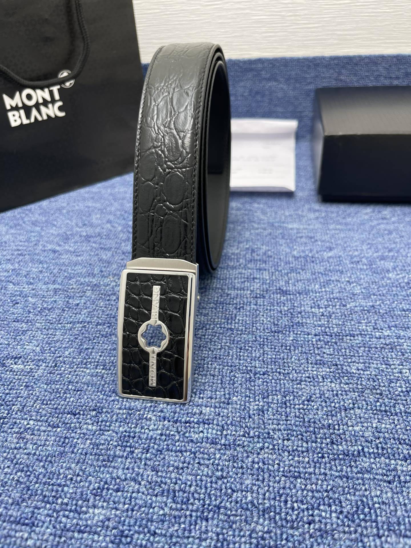 ヴァン クリーフ＆アーペル「Van Cleef & Arpelsクラシックコレクション オートマチックスチールバックル レザーベルト」100cm