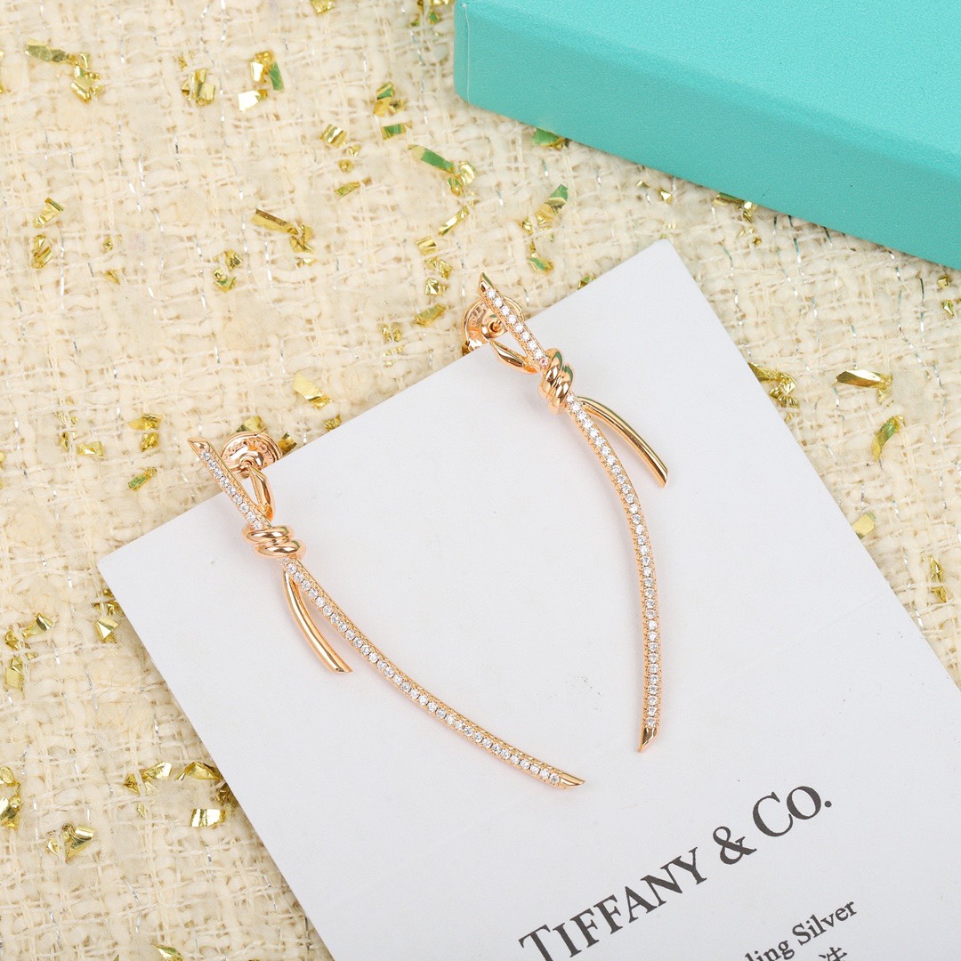 ティファニー「Tiffany & Co.」 Knot ダイヤモンドスタッドピアス