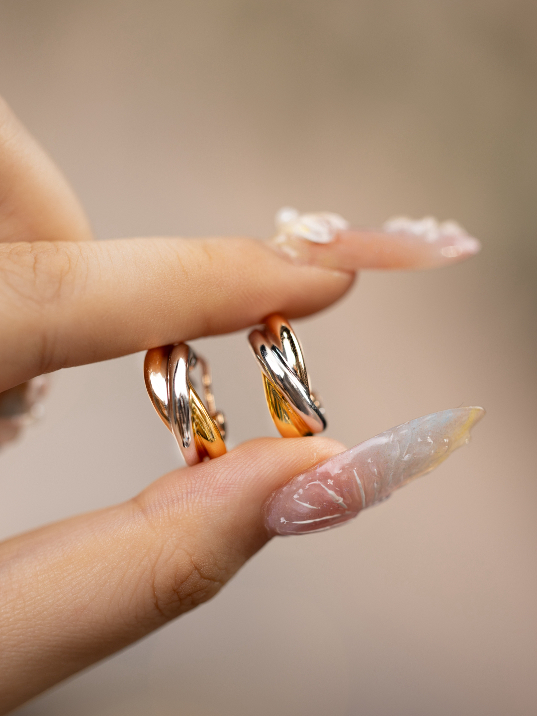 ティファニー「Tiffany & Co.」T トライコロールフープピアス