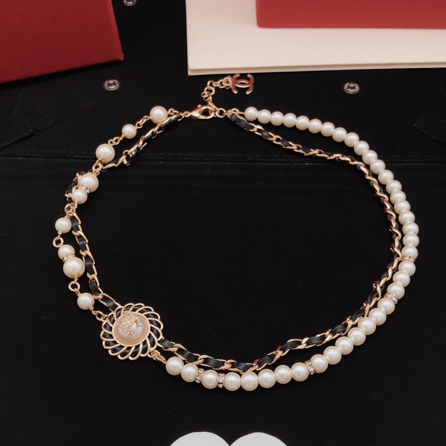 シャネル「Chanel」ダブルレイヤーレザーネックレス