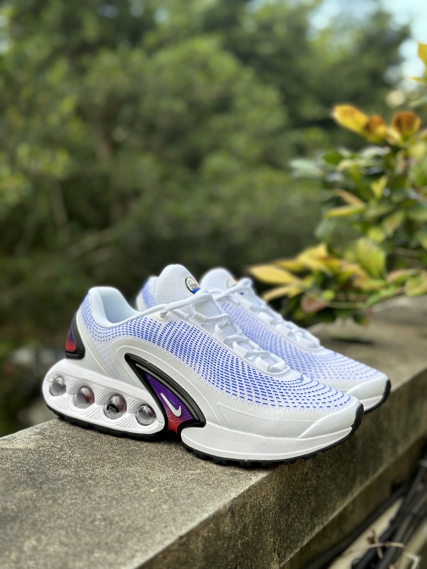 ナイキ［Nike］Air Max Dn8 スポーツ クッション ローカット ランニングシューズ メンズ＆ウィメンズ