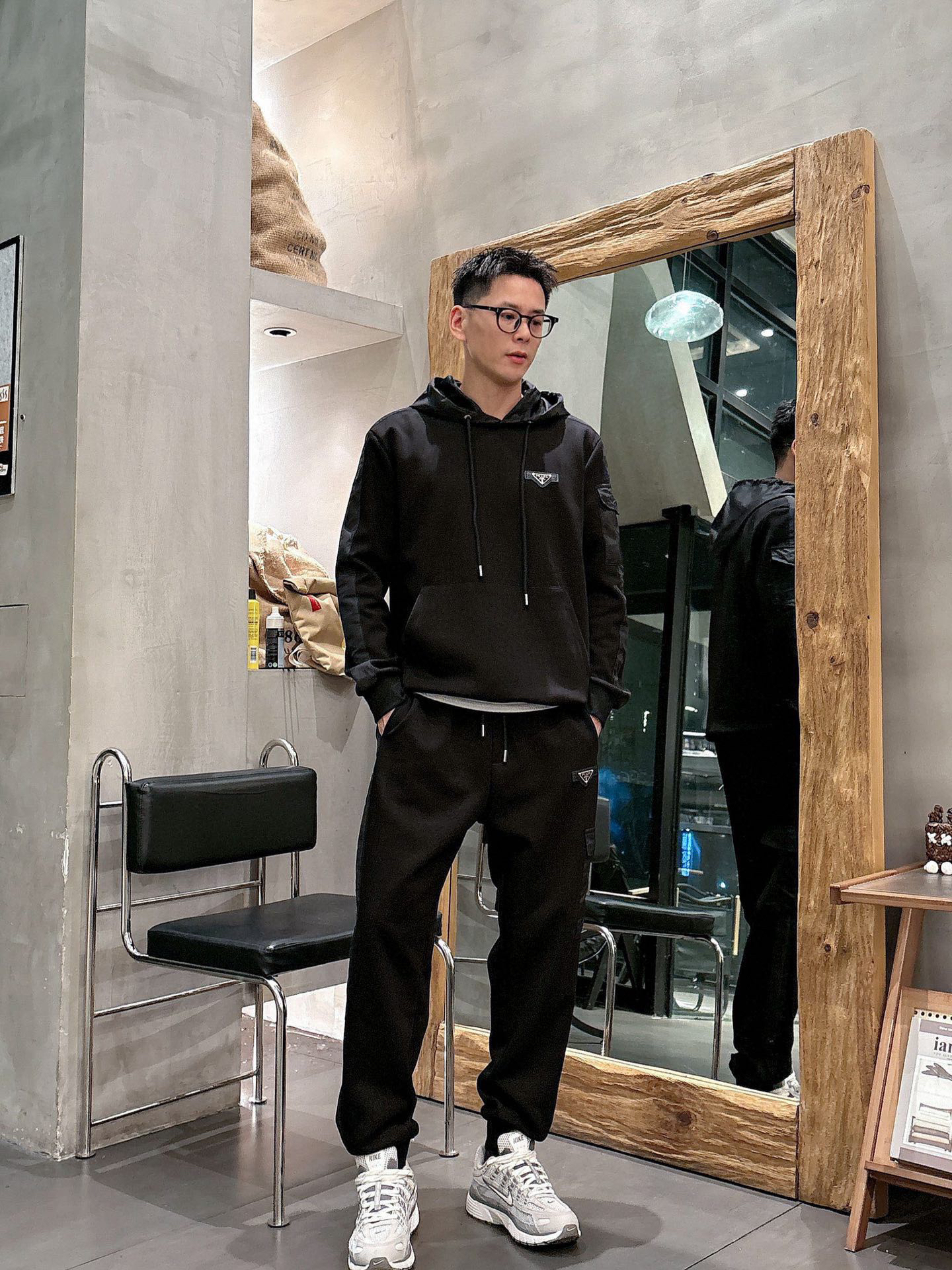 プラダ「Prada」秋冬 メンズ  カジュアルスポーツセット