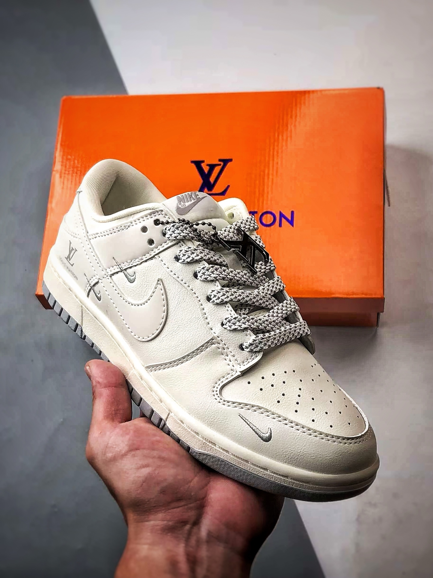 「コラボモデル」Louis Vuitton x Nike リフレクティブツインフック スニーカー